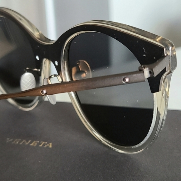 Bottega Veneta Rounded Cat-Eye Sunglasses, Brown | Bronze, NIB - Picture 14 of 16